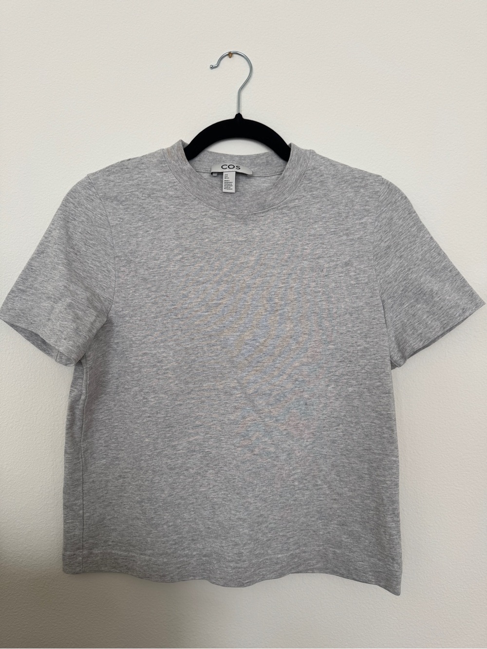 COS women’s Light Grey & Dark Gray Short Sleeve Crew T-Shirts (2)